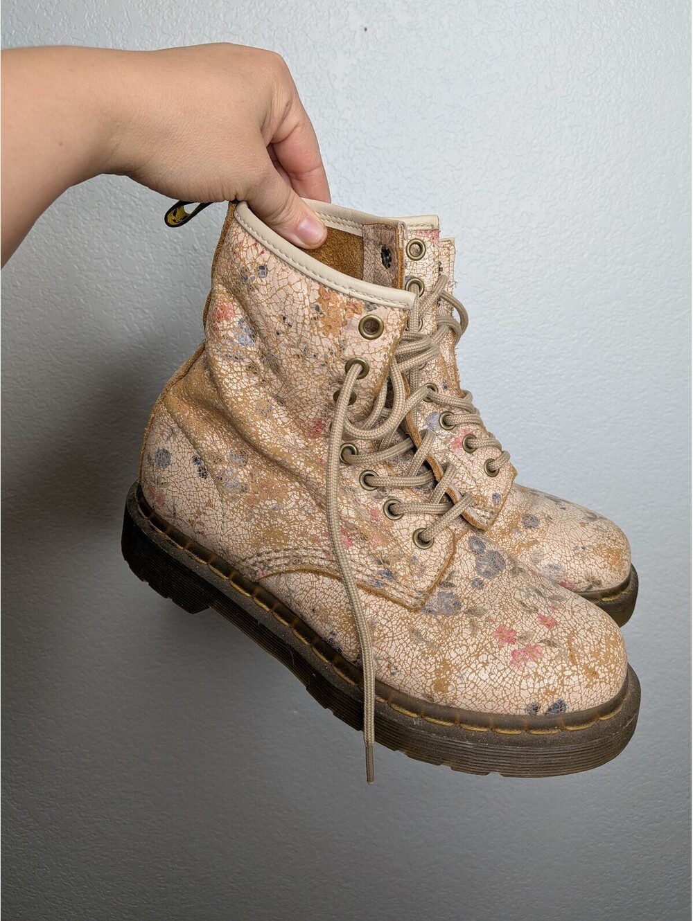 Dr. Martens Floral Crackle Leather Lace Up Boots Women’s Size 7